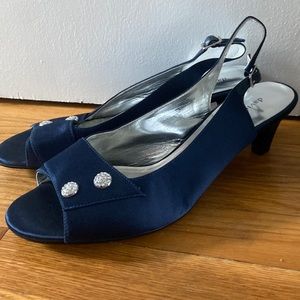 Size 13, David tate sandals. Blue.